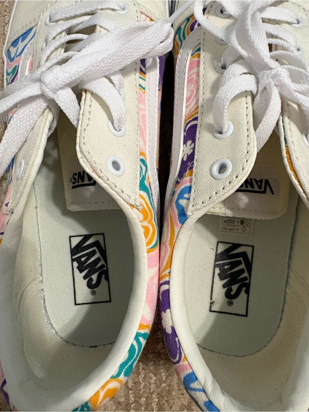 Vans White Canvas Low-Top Sneakers with Multicolor Floral Pattern - Picture 5 of 8